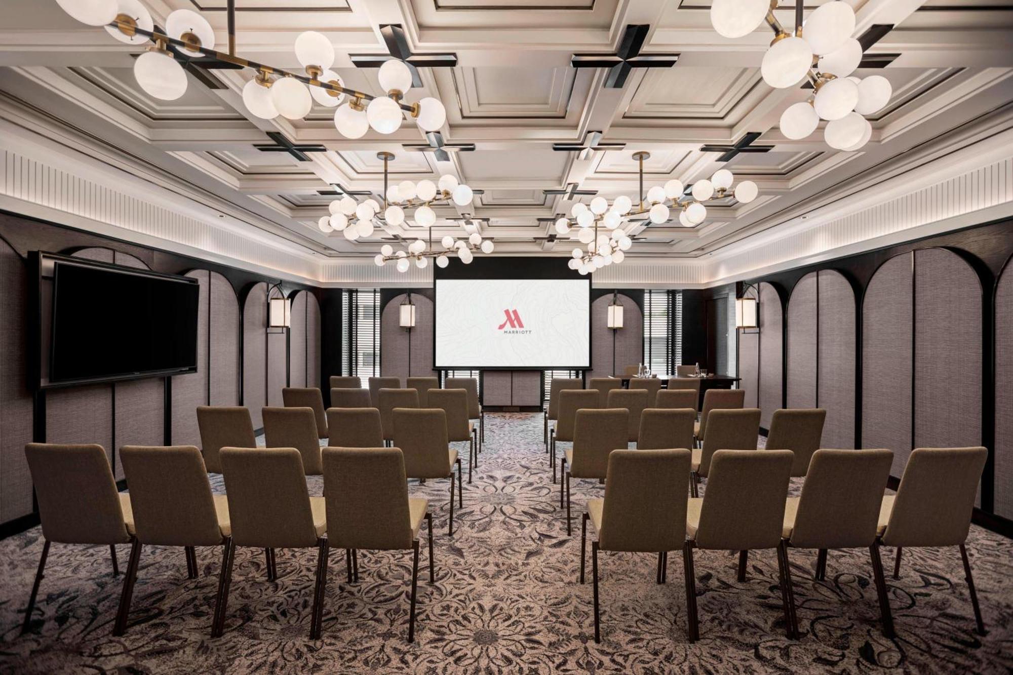 Marriott The Surawongse 5* 曼谷